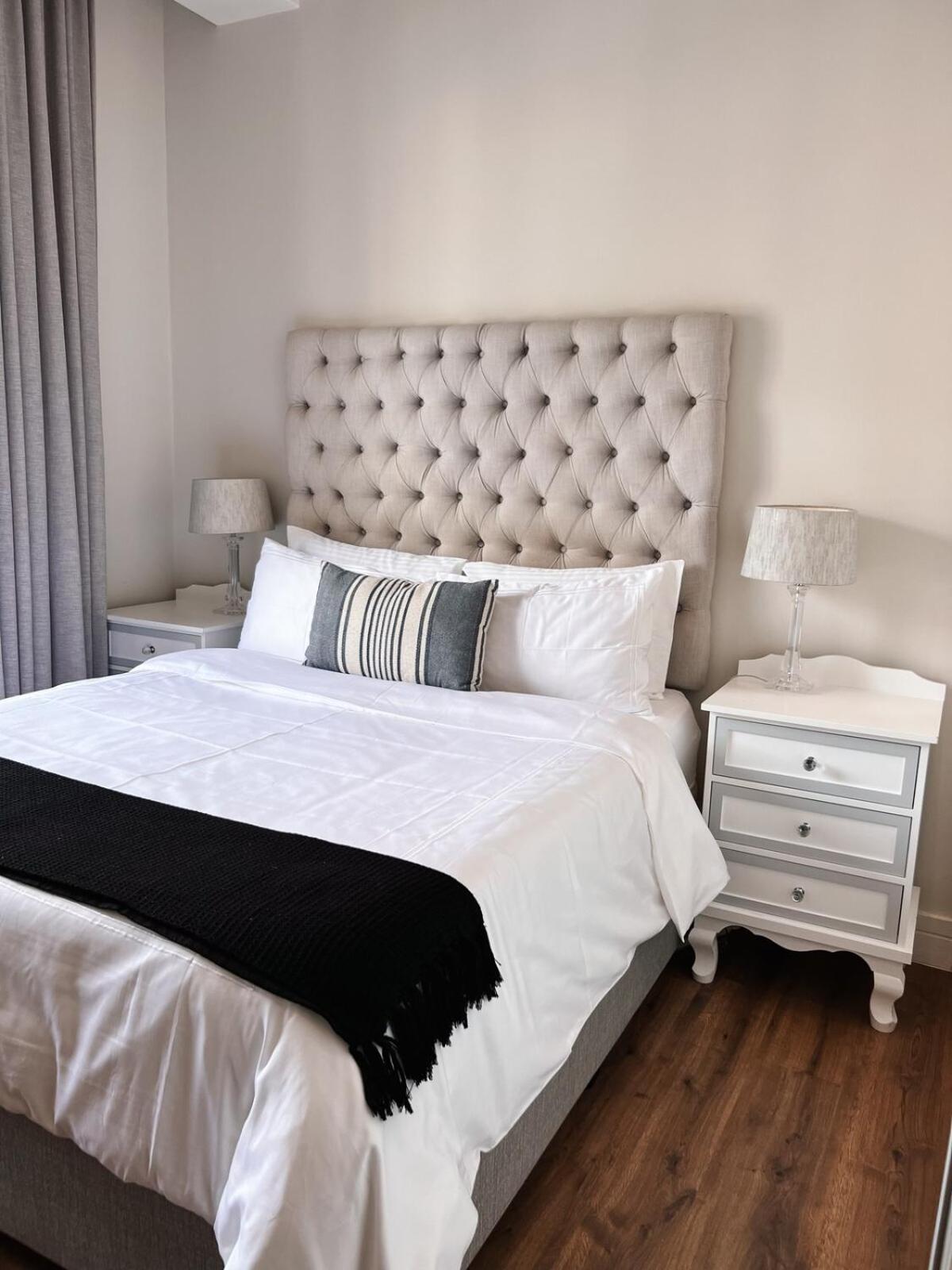 Apartment Stylish 2 Bedroom Table Mountain Views Cape Town