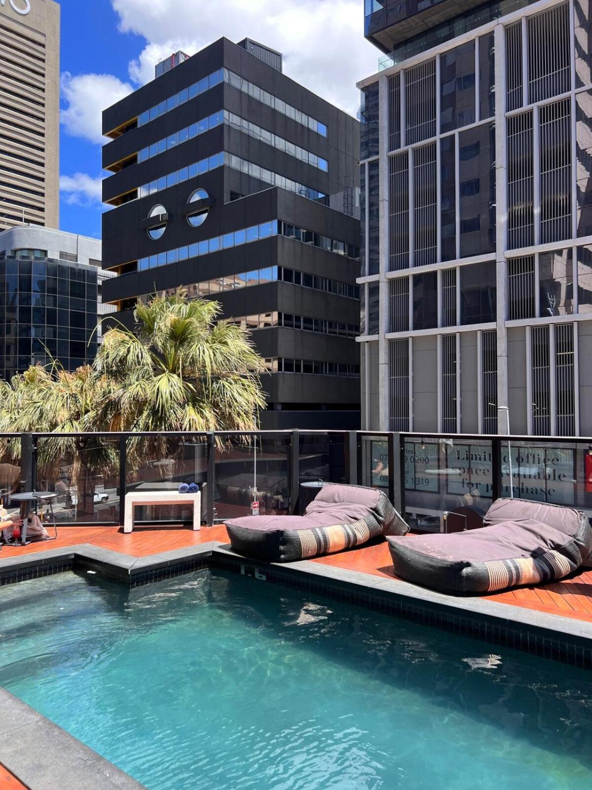 Apartment Stylish 2 Bedroom Table Mountain Views