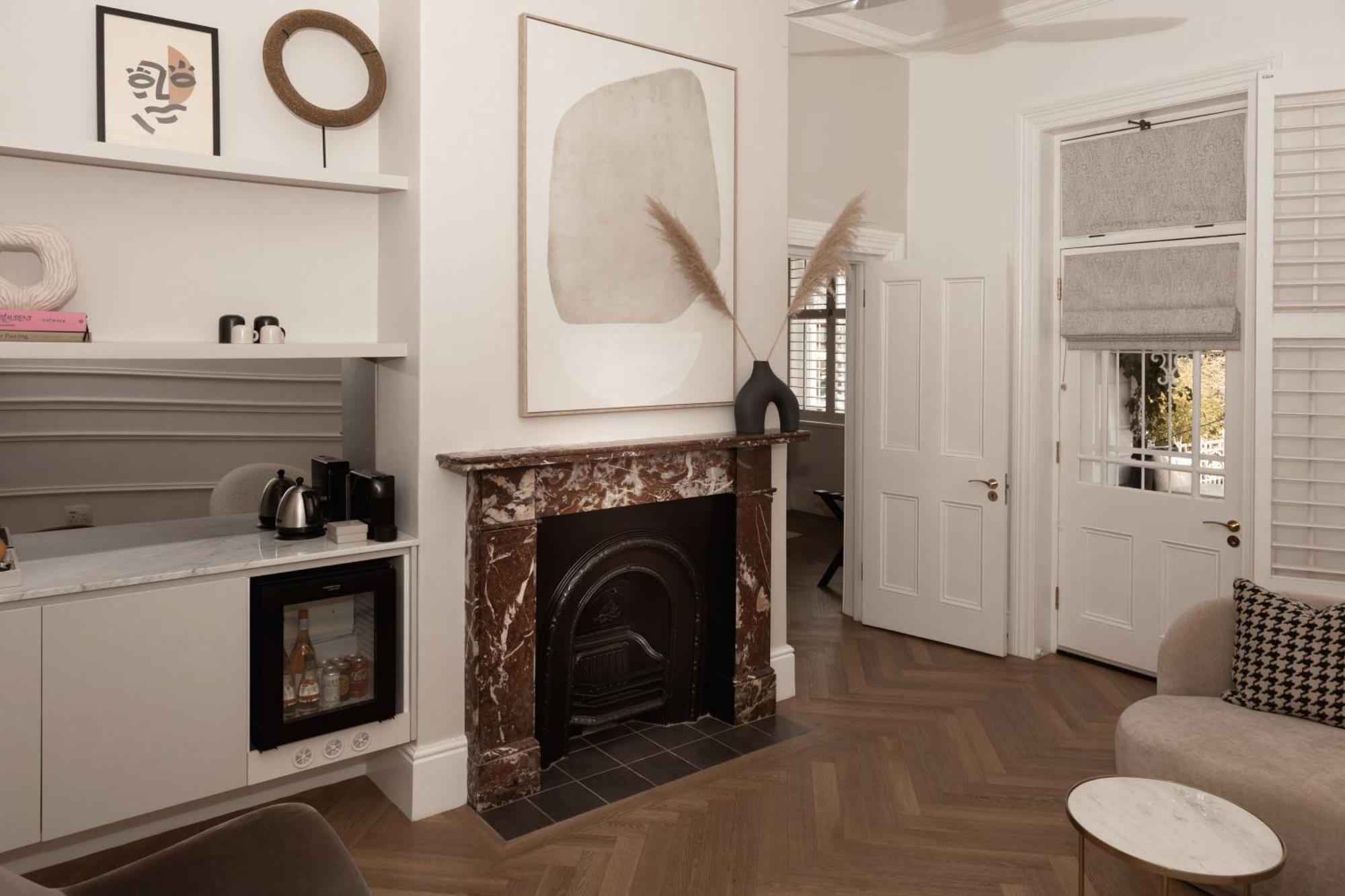 Noah House 4*