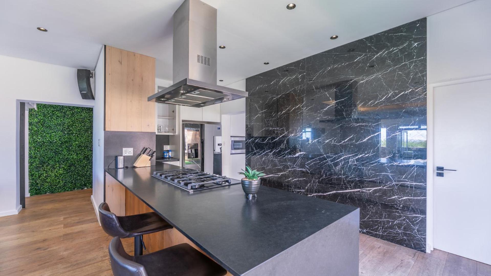 Exclusive 3-bedroom Luxury Cbd Pousada