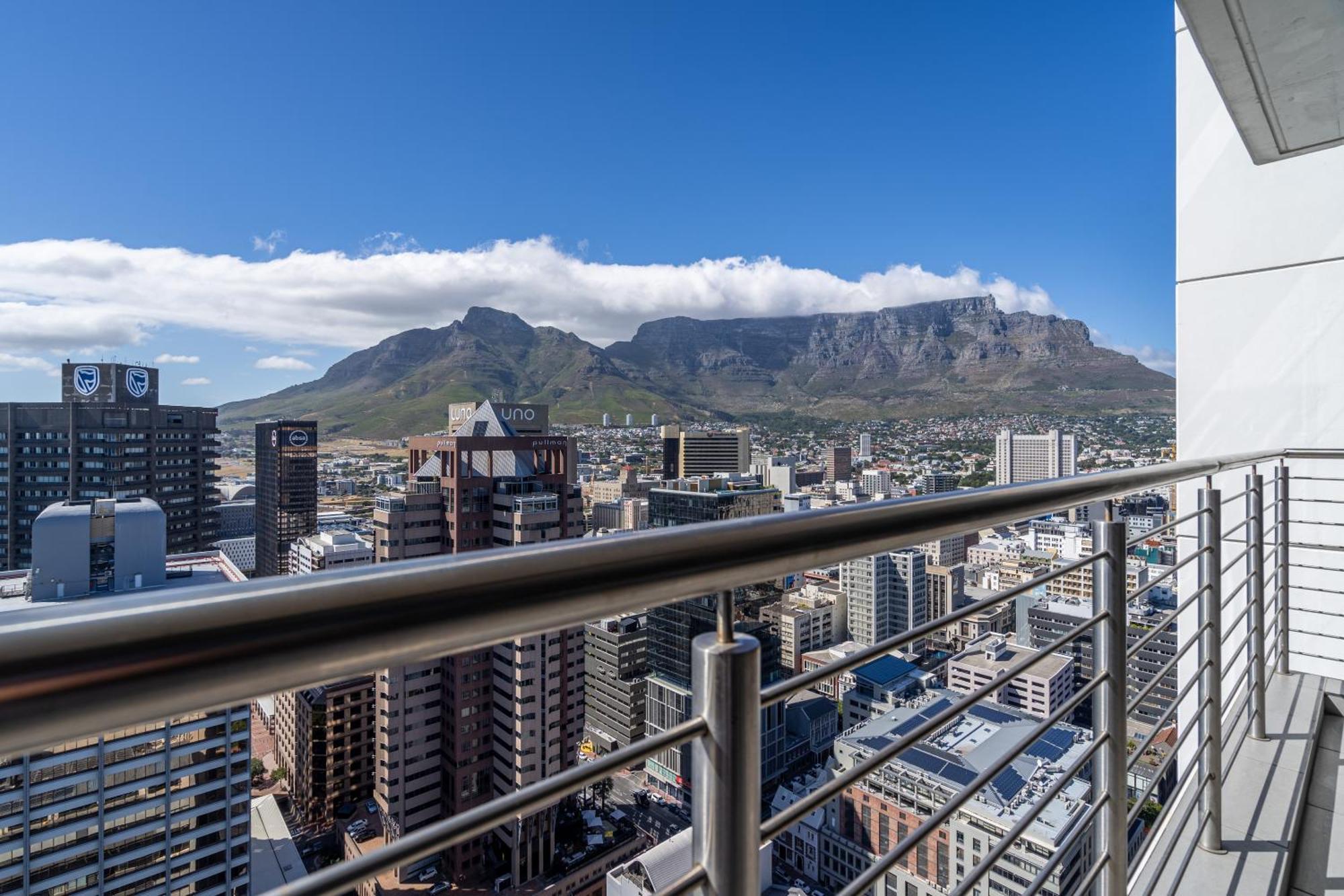 Exclusive Penthouse With Mountain & Ocean Views Cape Town