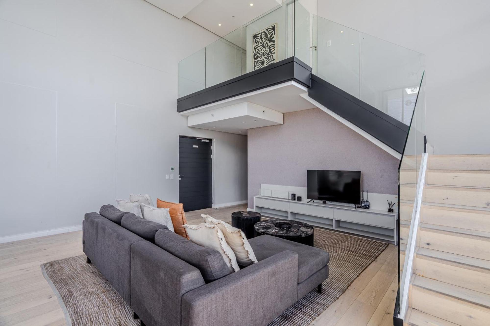 Exclusive Penthouse With Mountain & Ocean Views Cape Town