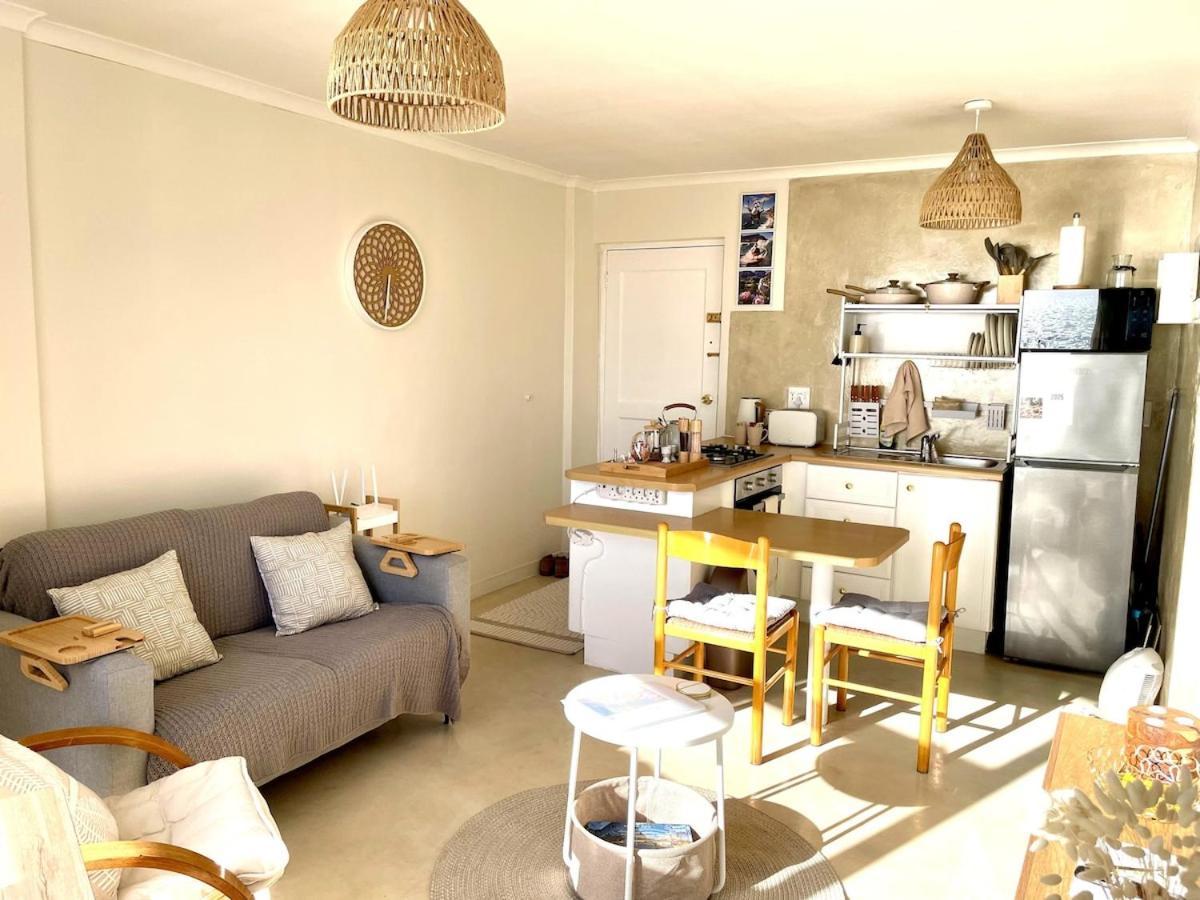 Ugly Duckling Blouberg * Cape Town
