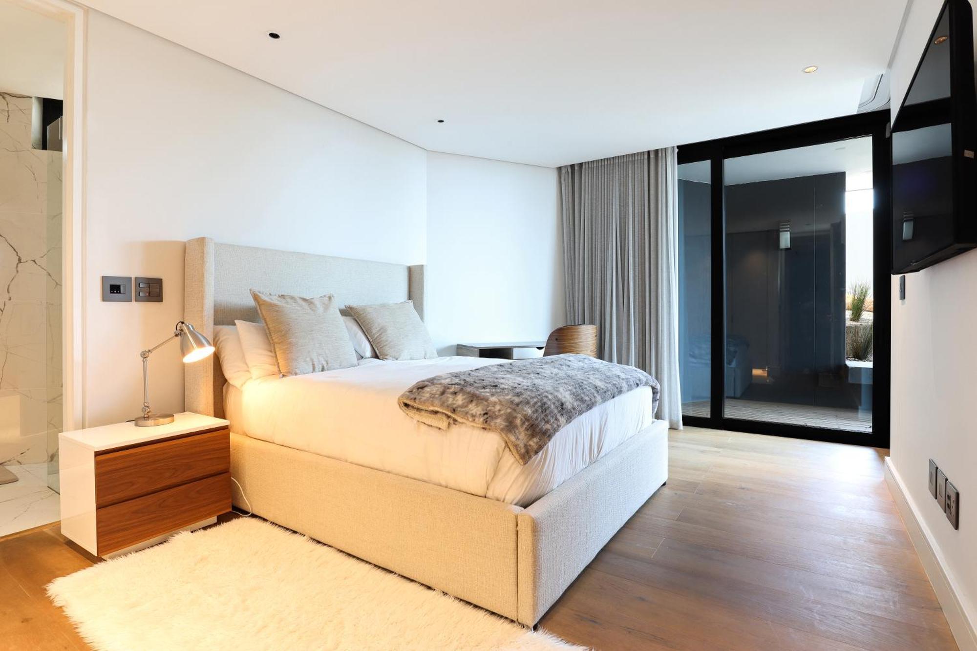 Paradise In Camps Bay, Luxury With Pool And Views Villa *