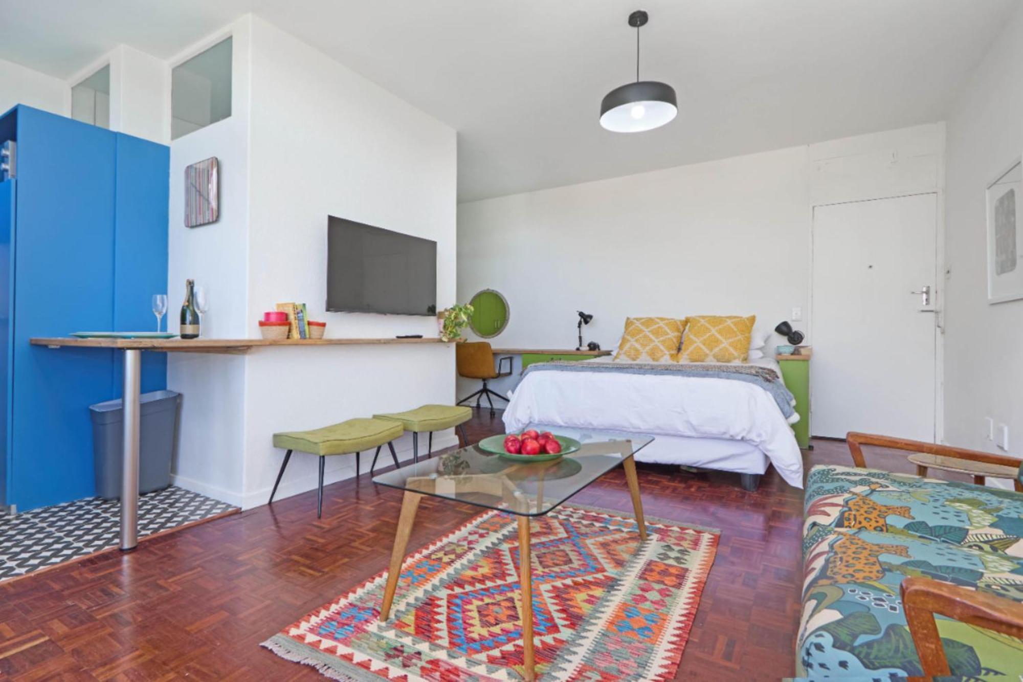 Modern Apartment *