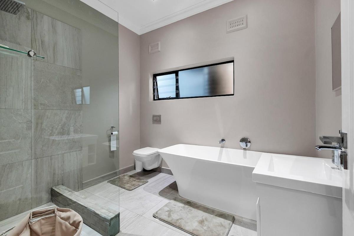 Sea Point Luxury Escape With Private Pool Villa