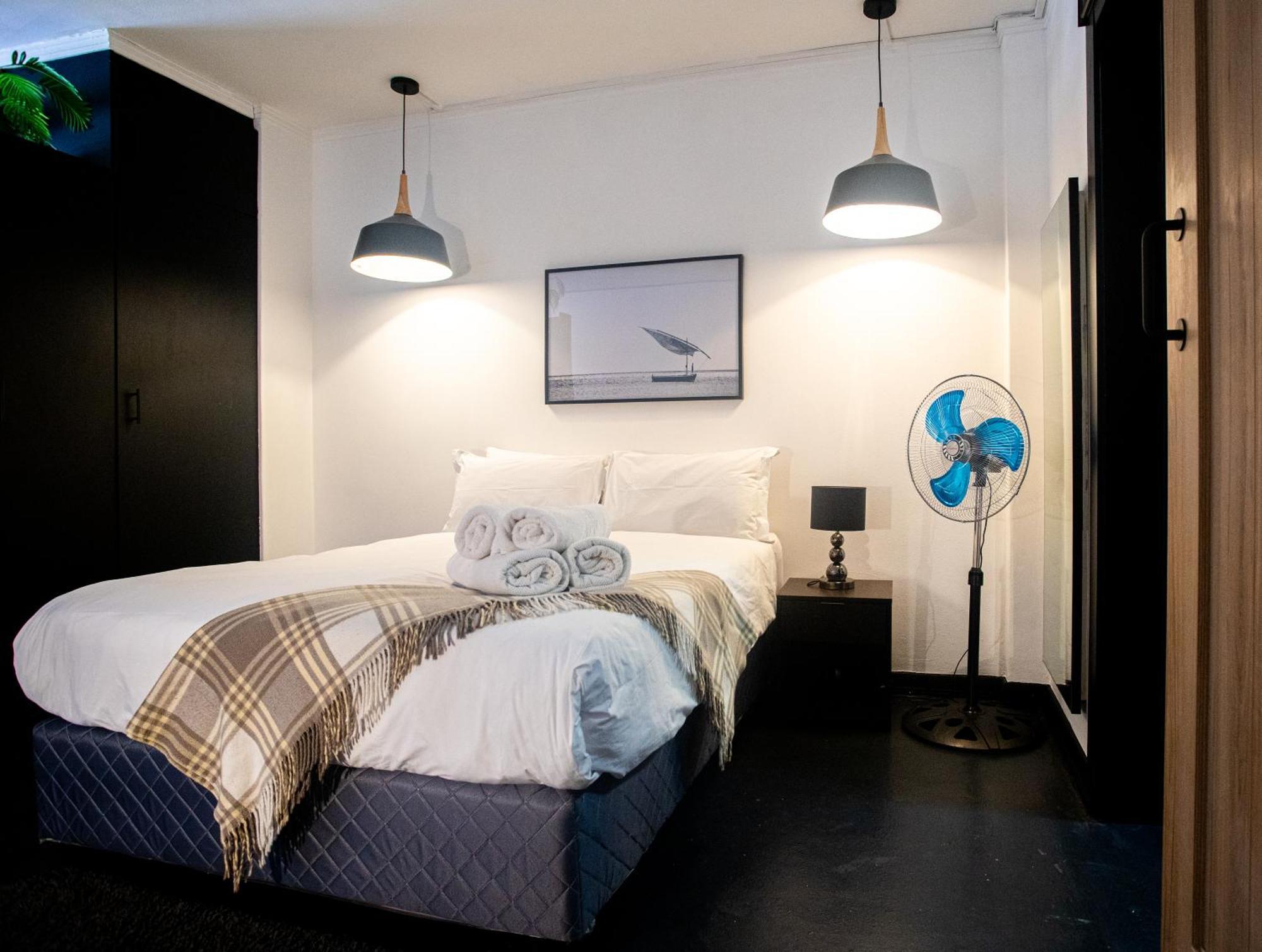 Four Seasons - Stunning In The Heart Of Town! Apartment