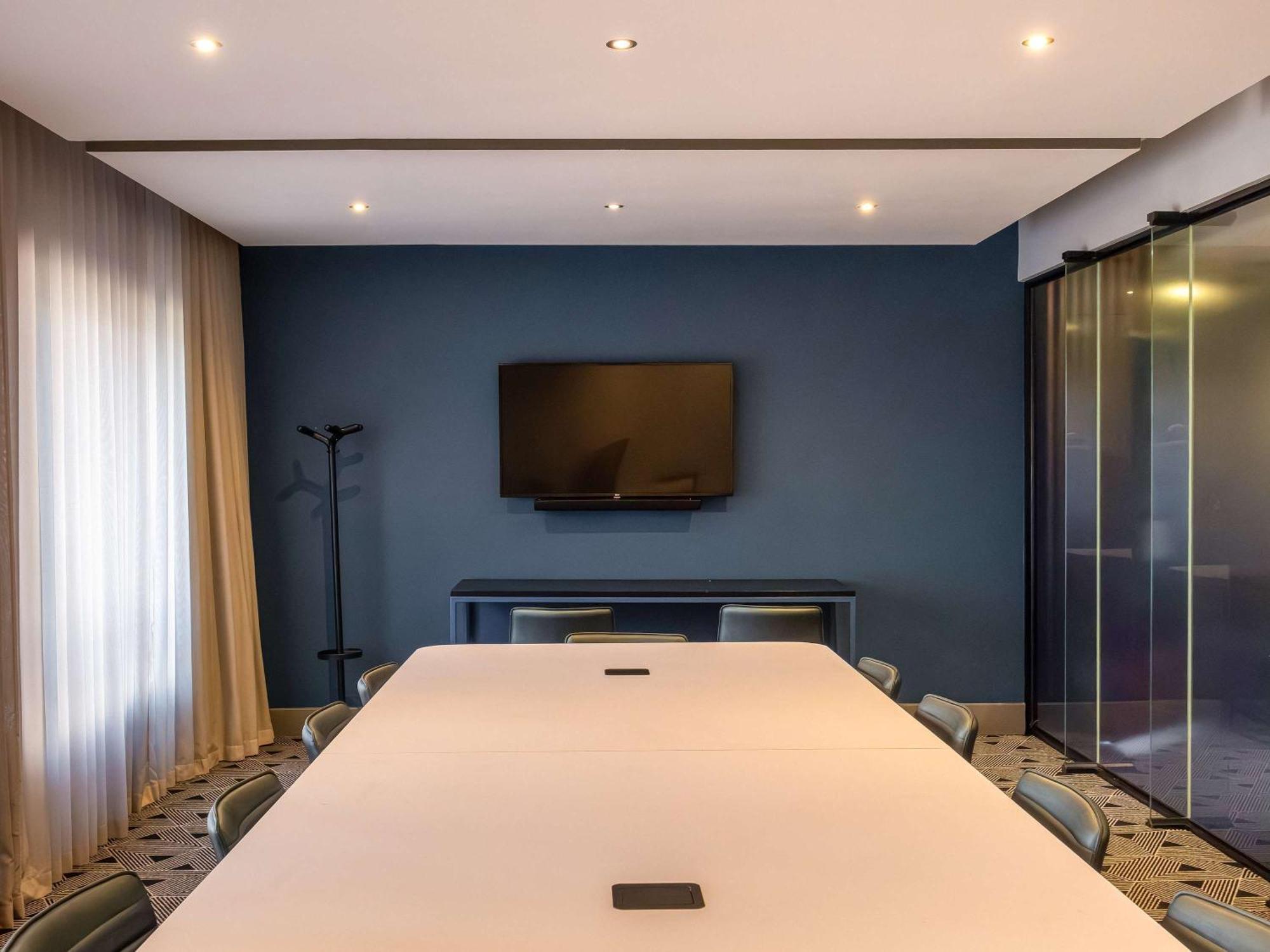 Pullman Centre Hotel 5*