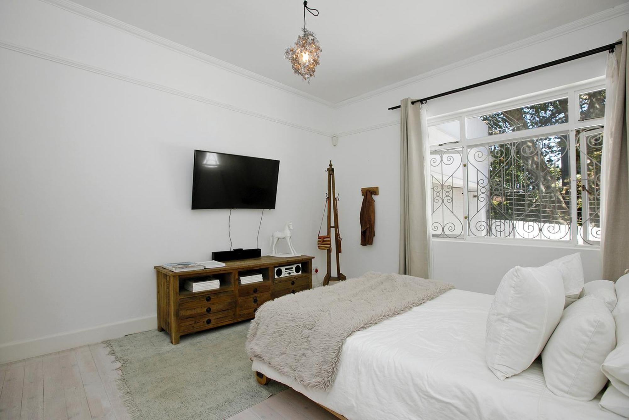 Wonderland On Chelsea Village Doorstep Villa Cape Town