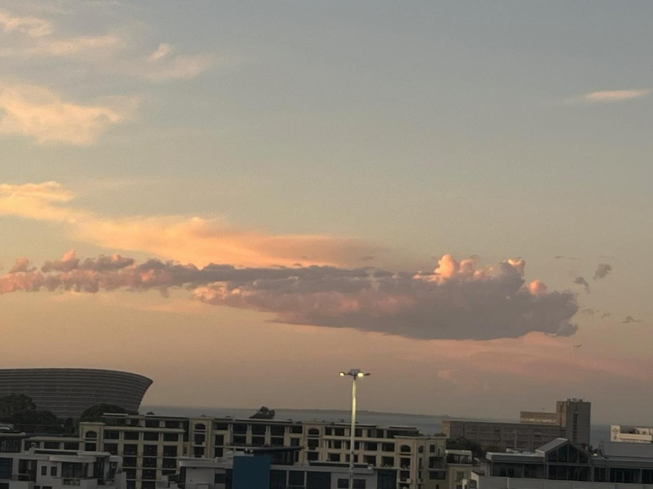 Modern In The Docklands, De Waterkant, Stunning Views, Gorgeous Pool Deck Apartment