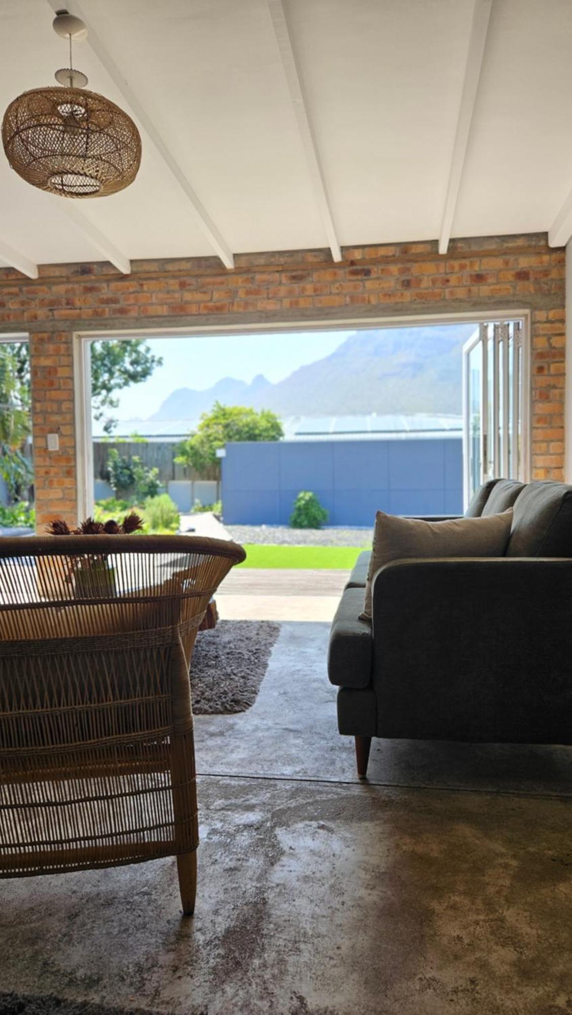 Spacious Family With Wood Fired Hot Tub Holiday home *