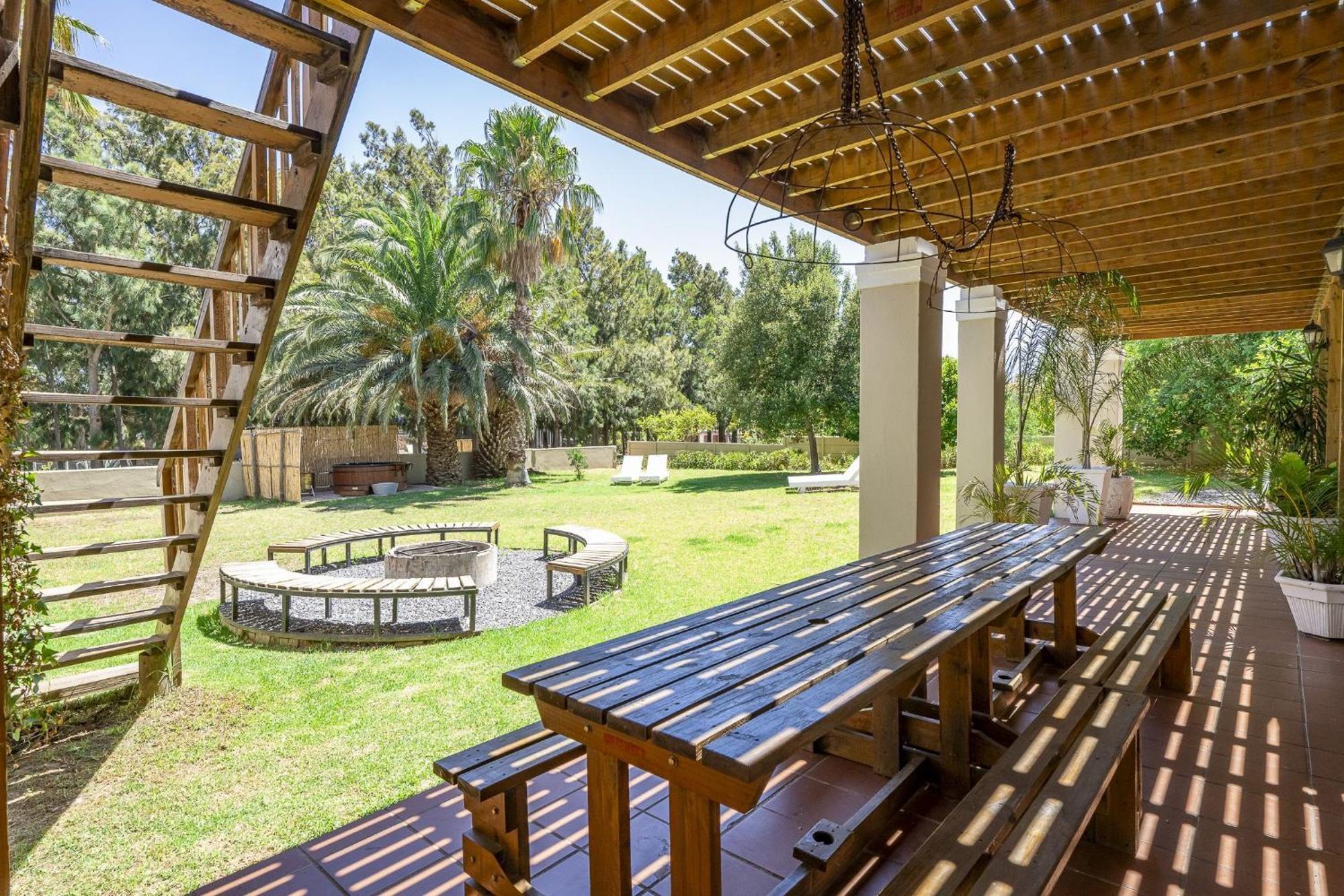 Casa de férias Rustic Retreat With Wood-fire Hot Tub By Host Agents