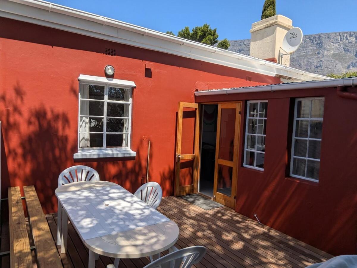 Tranquil Garden Centre Of Town Apartment Cape Town