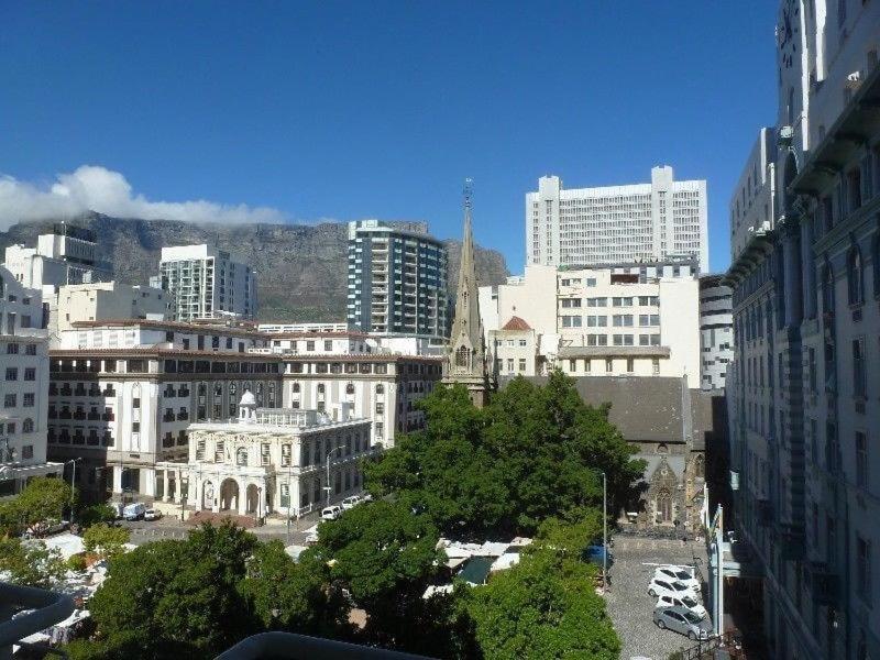 Pristine 1 Bedroom Unit In The With Balcony Apartment *