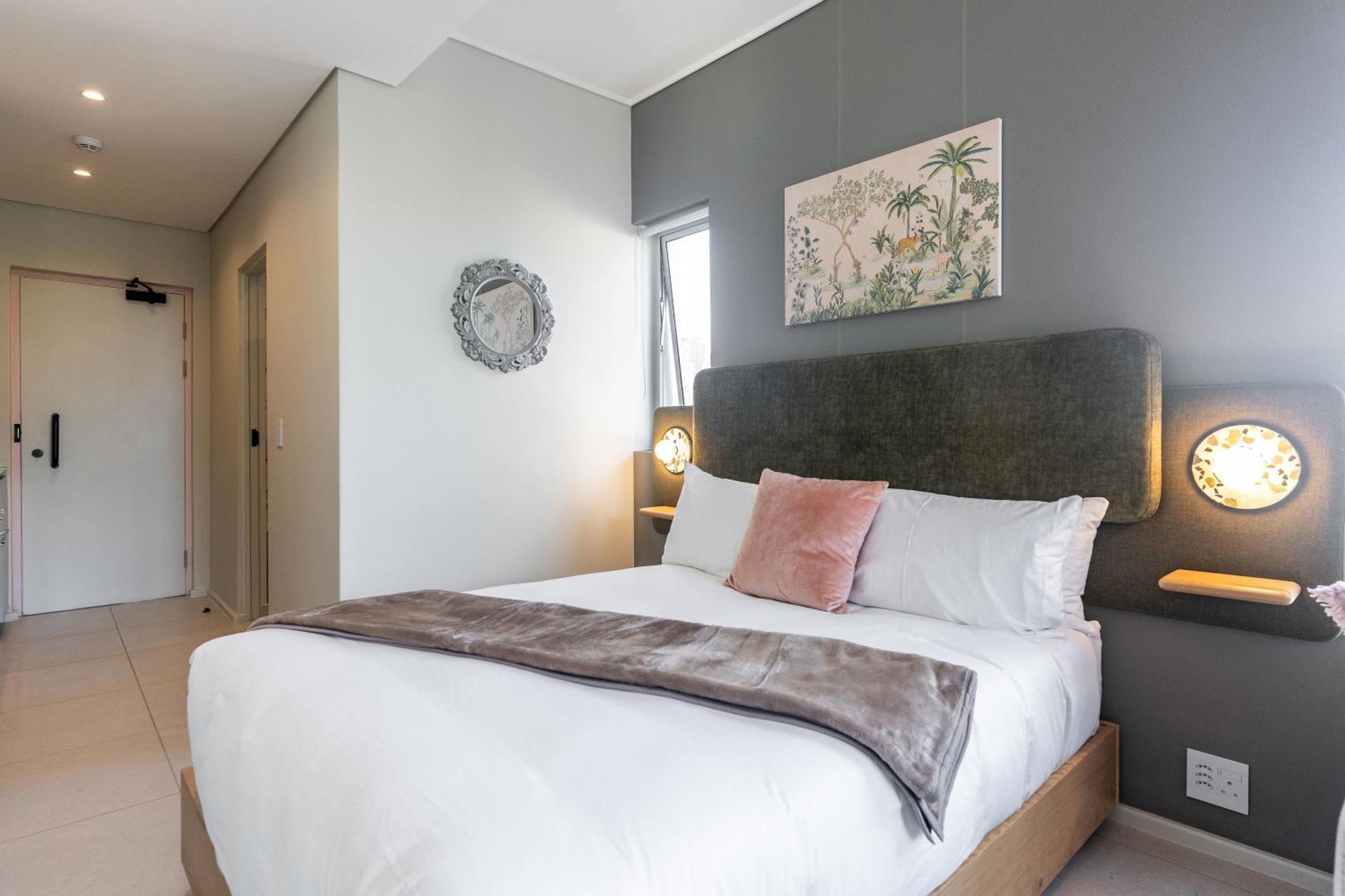 The Rose207: Modern Corner With Views Apartment *