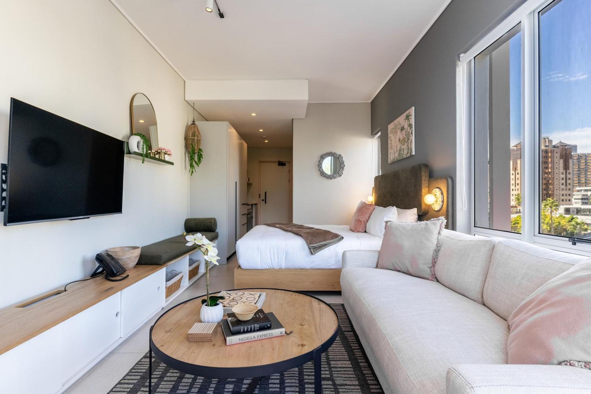 The Rose207: Modern Corner With Views Apartment *