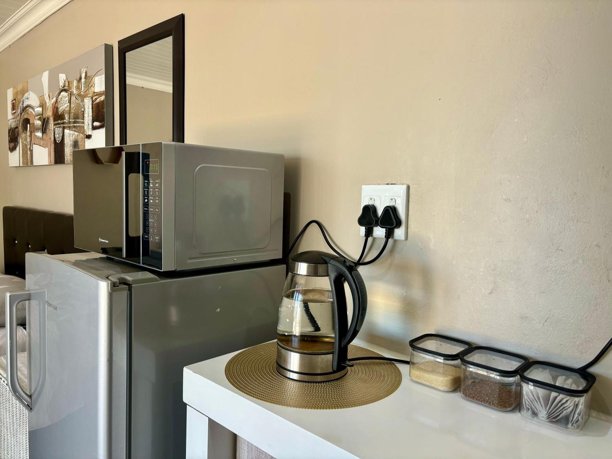 Bachelor Flat B * Cape Town