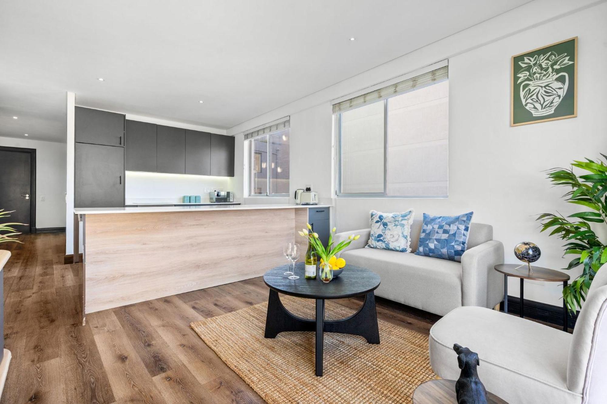 The Square 516 Apartment *