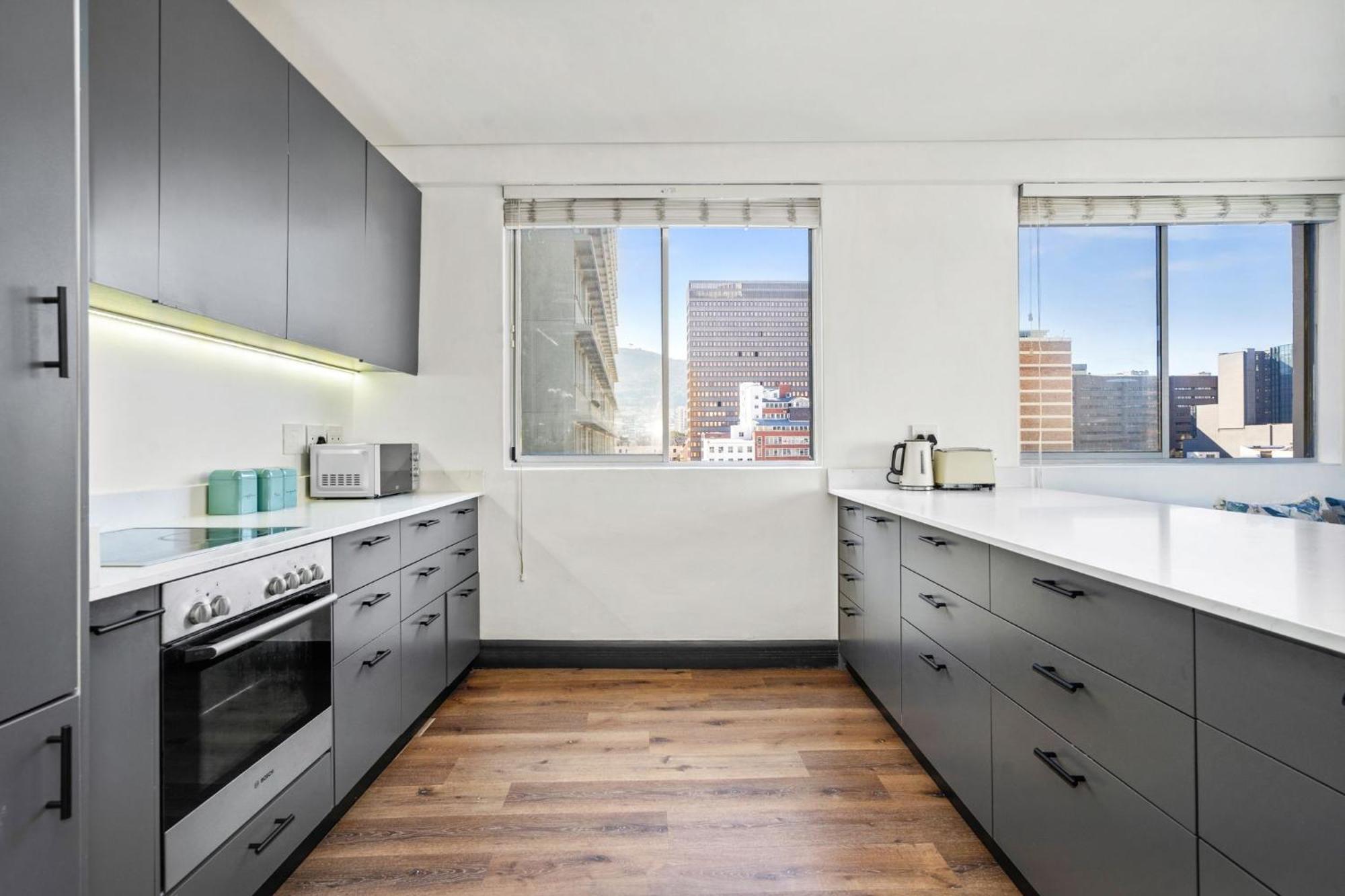 The Square 516 Apartment *