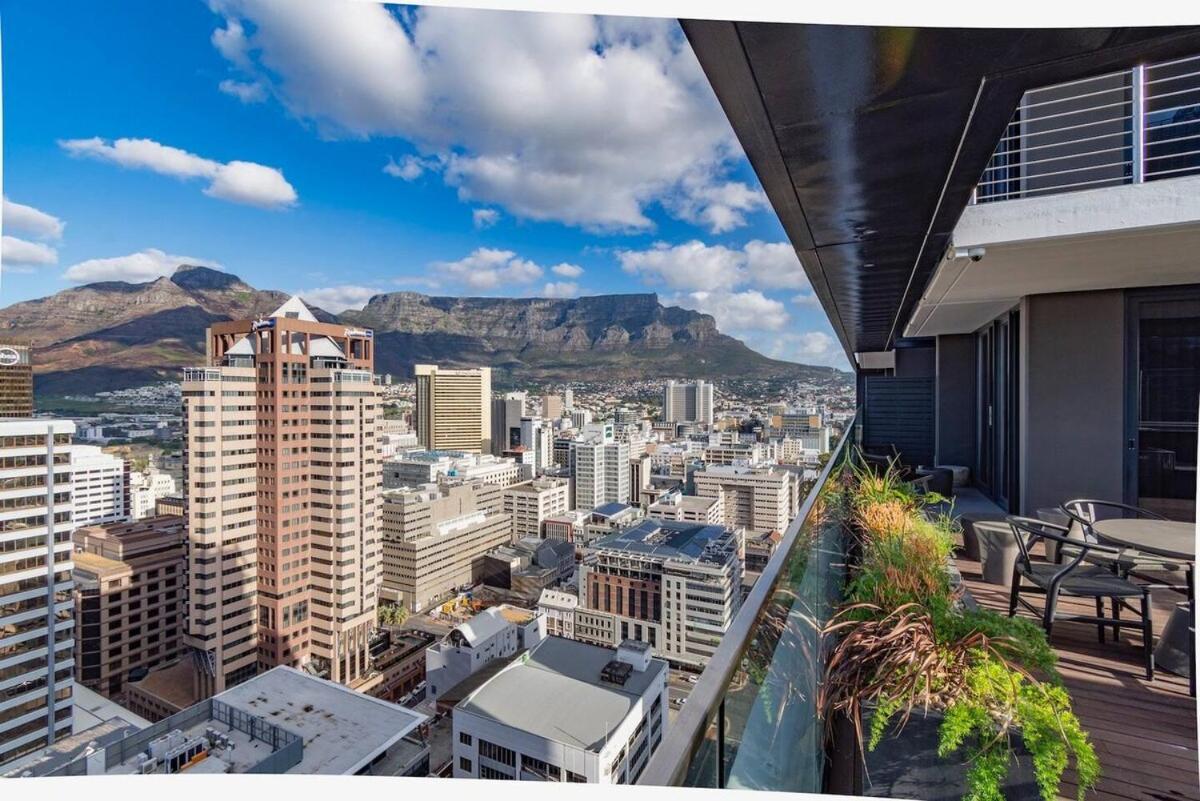 One Bed 16 On Bree Cape Town