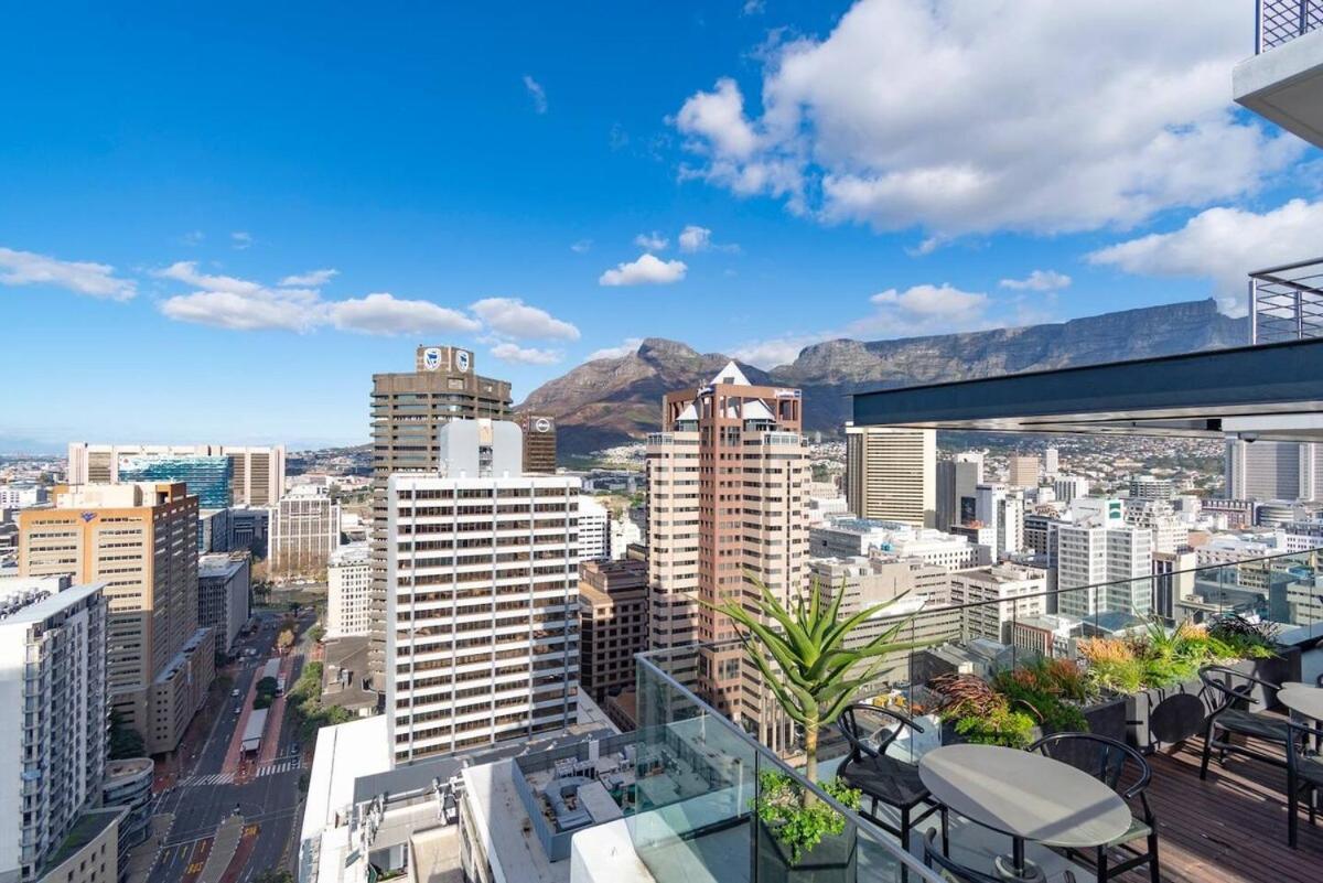 One Bed 16 On Bree * Cape Town
