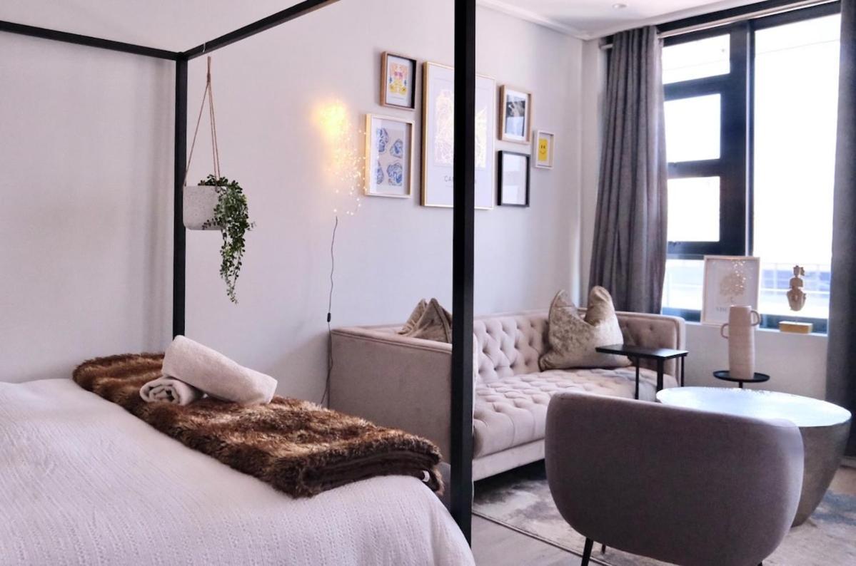 Stylish Cbd With Mountain Views & Free Parking Apartment