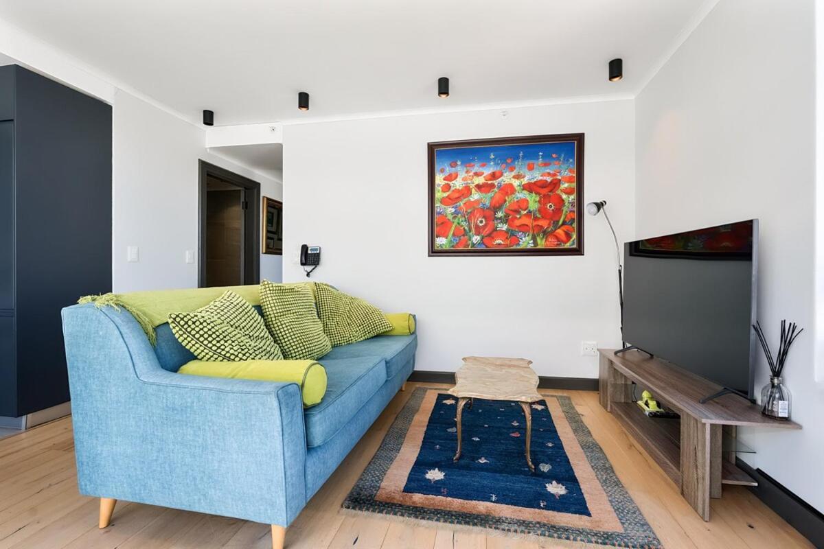 Stylish 1 Bedroom Point Apartment