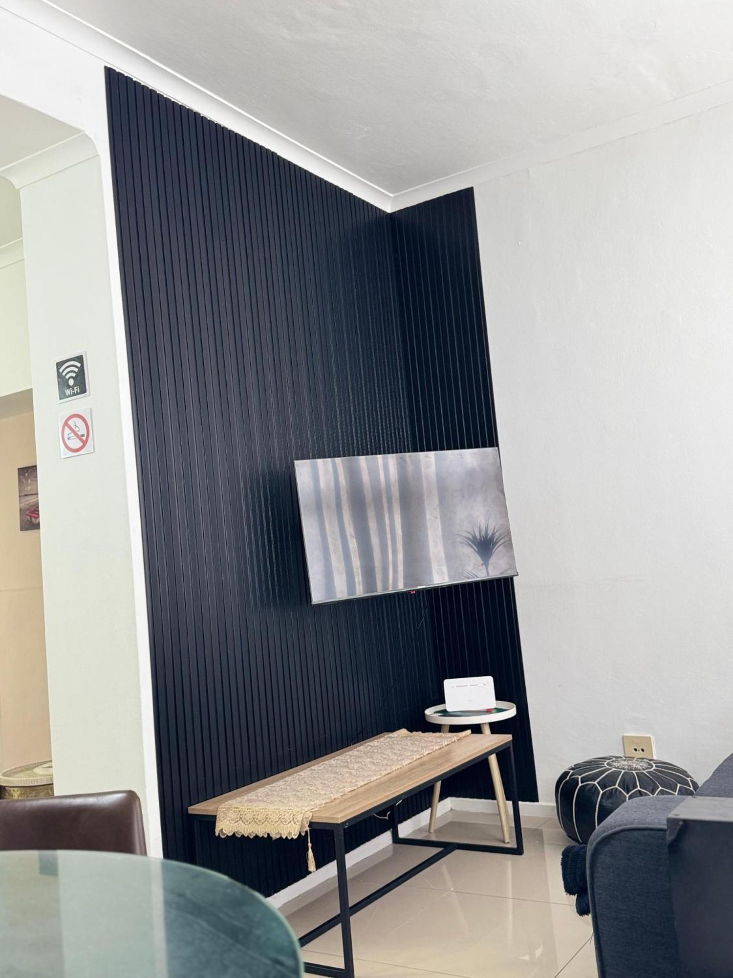 1 Bedroom Flat 100m Away From The With Wifi Apartment Cape Town