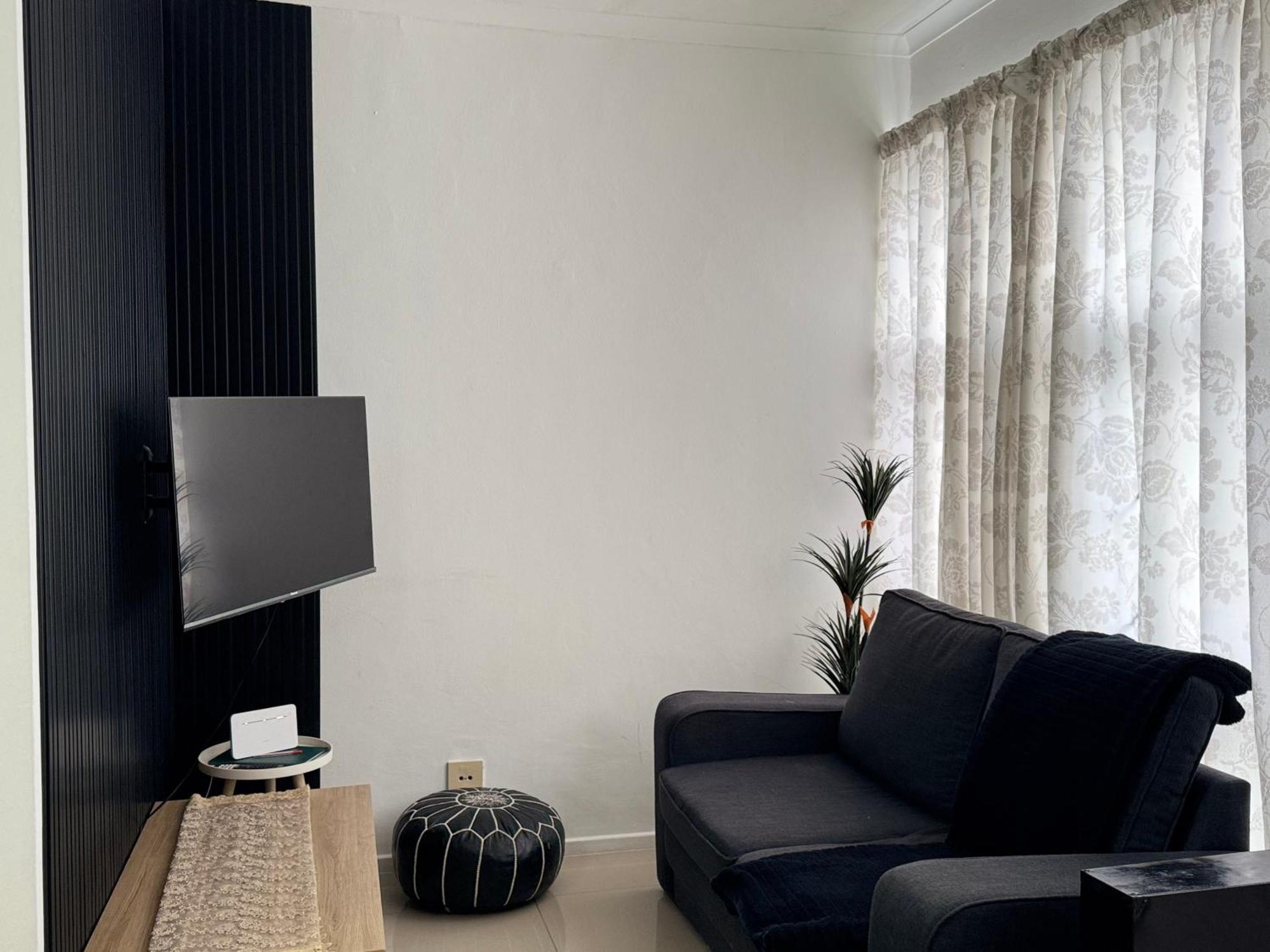 1 Bedroom Flat 100m Away From The With Wifi Apartment Cape Town