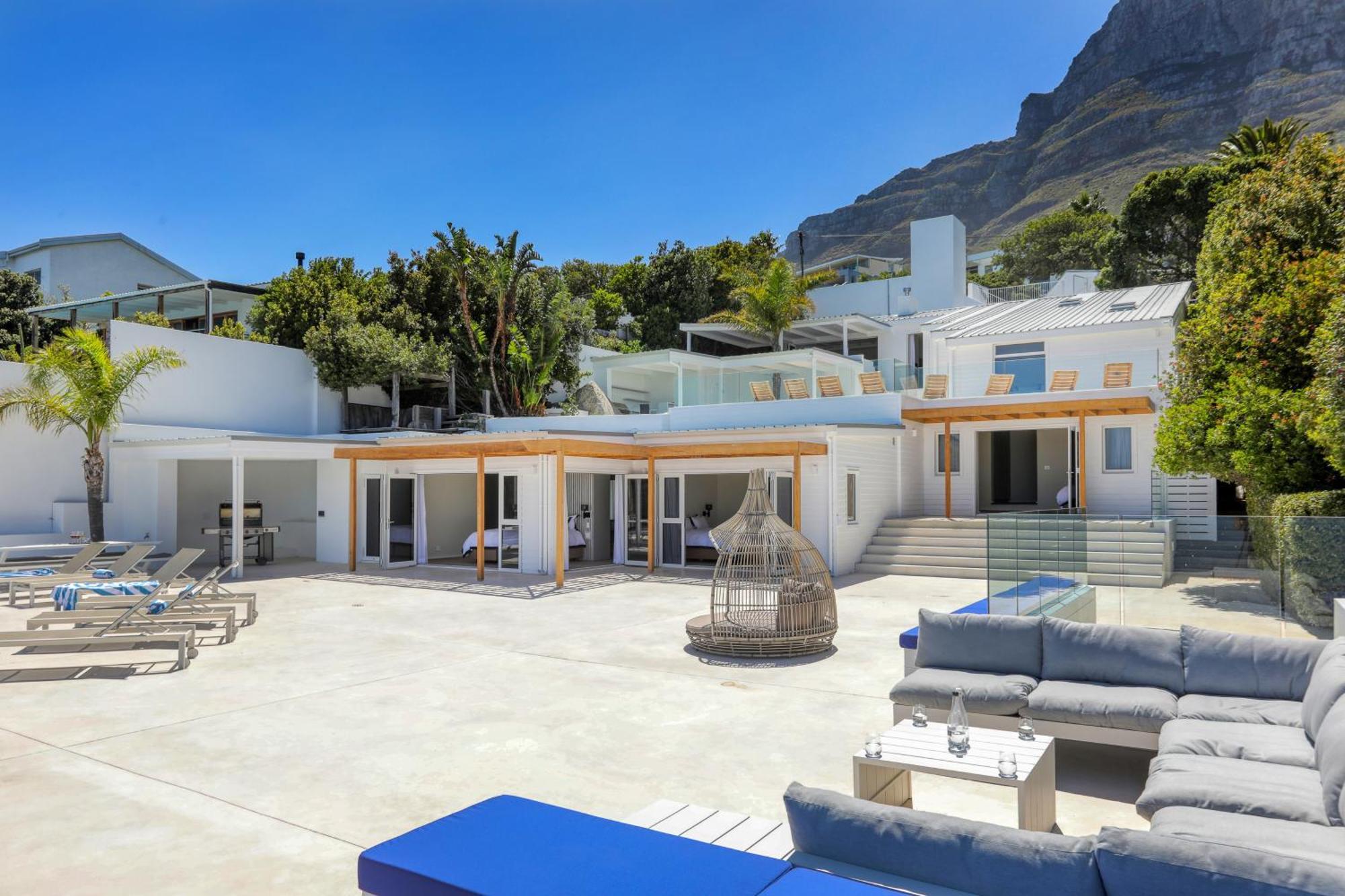Two Views - 8 Bedrooms, Camps Bay, Ocean Views, Pools