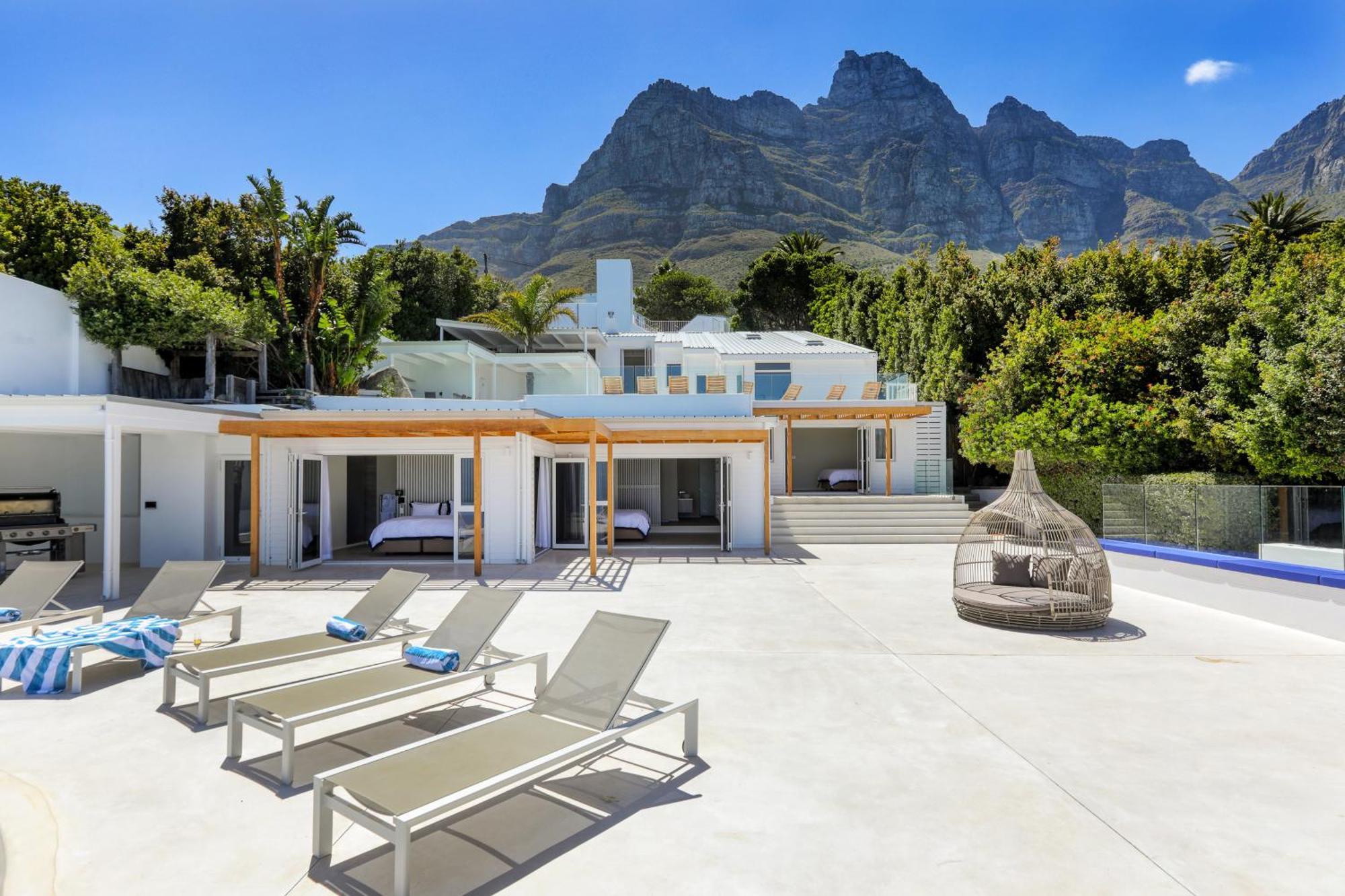 Villa Two Views - 8 Bedrooms, Camps Bay, Ocean Views, Pools