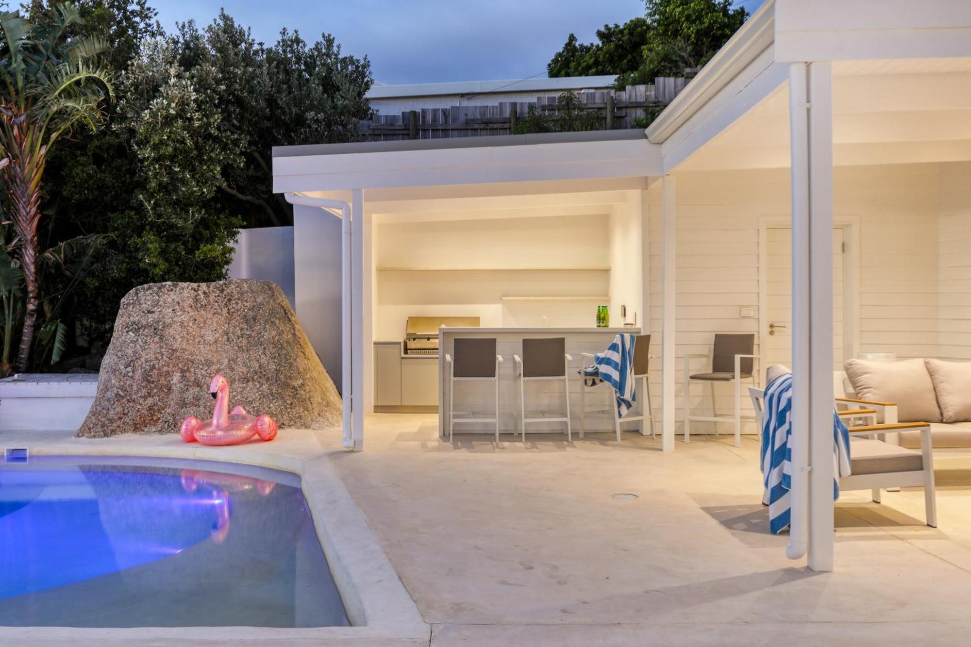 Two Views - 8 Bedrooms, Camps Bay, Ocean Views, Pools