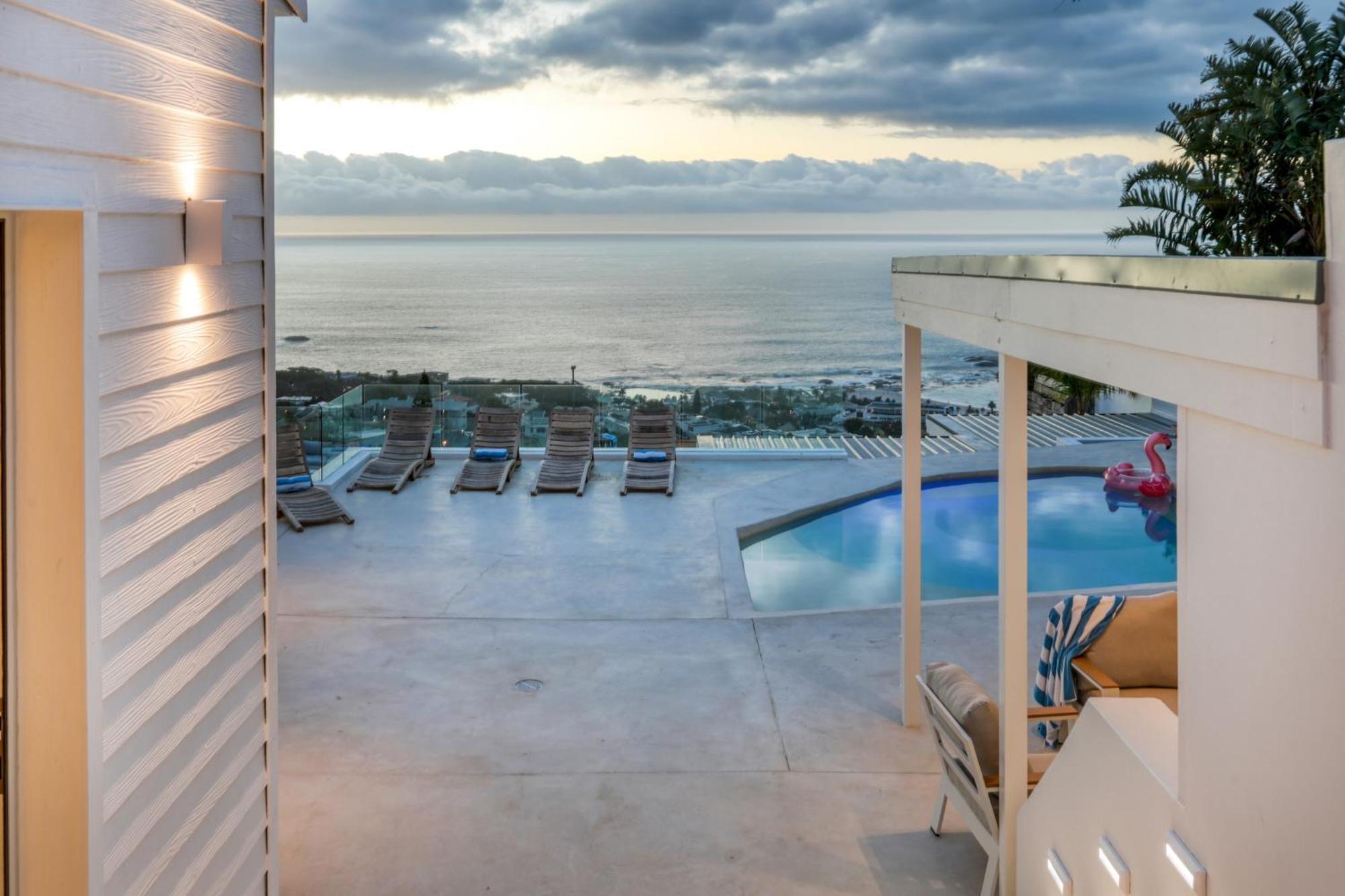 Two Views - 8 Bedrooms, Camps Bay, Ocean Views, Pools Villa *