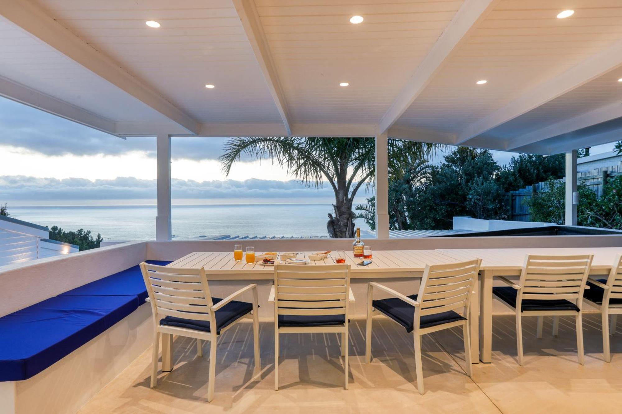 Villa Two Views - 8 Bedrooms, Camps Bay, Ocean Views, Pools *