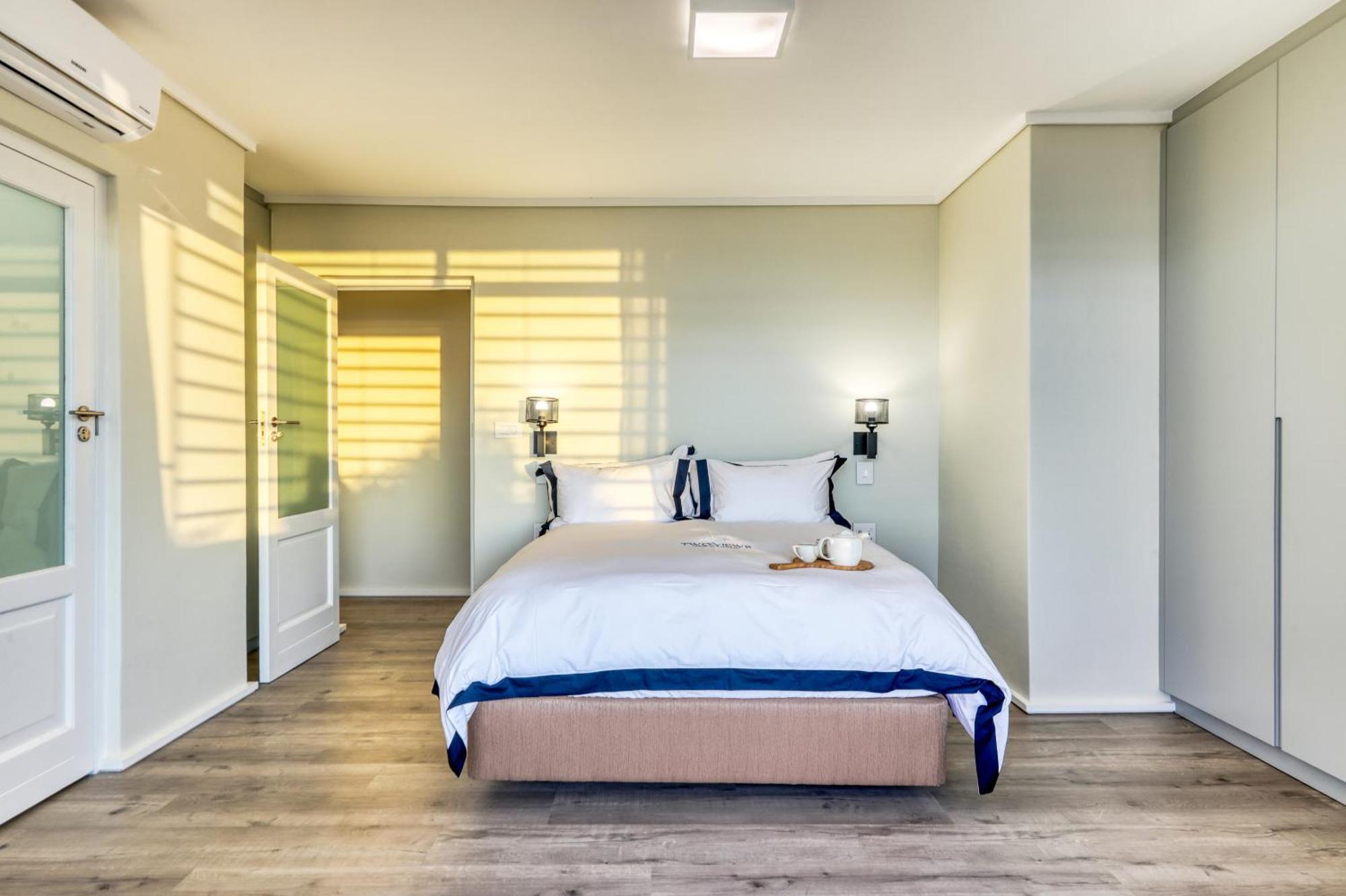 Two Views - 8 Bedrooms, Camps Bay, Ocean Views, Pools *