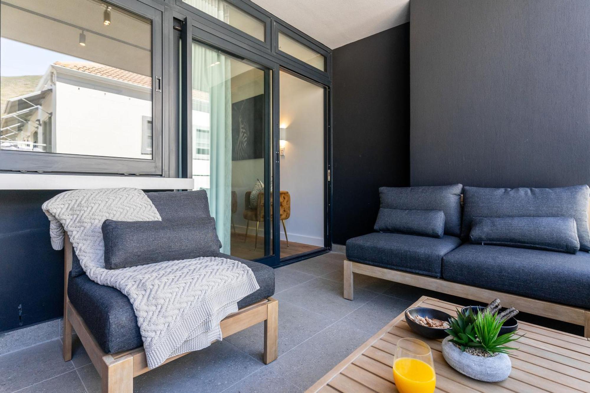 Apartment Jade Views Sea Point - Studio, Pvt Balcony, Views Cape Town