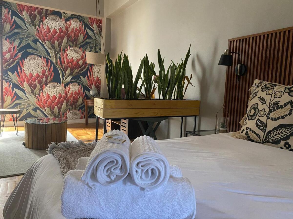 Apartment Art Deco Gem With View Of Table Mountain