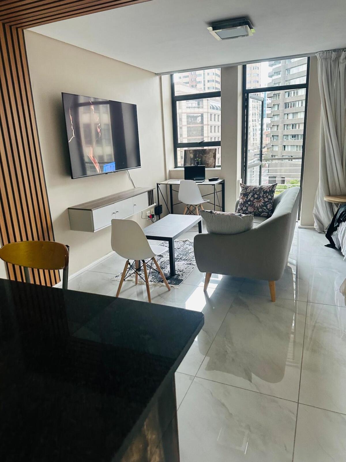 Apartment Six Fountains Private *