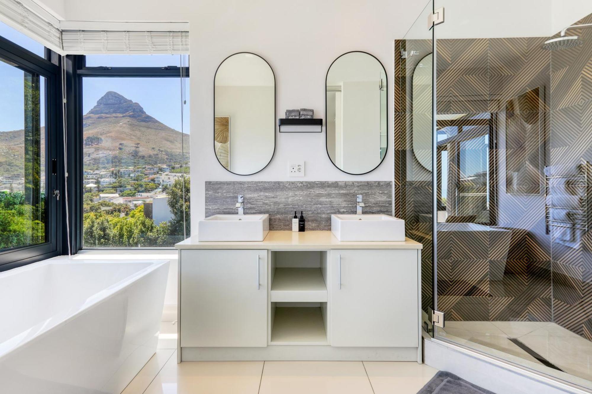 Vista Del Mare Camps Bay - 3 Min Walk To Beach, Pool, View Pousada Cidade Do Cabo