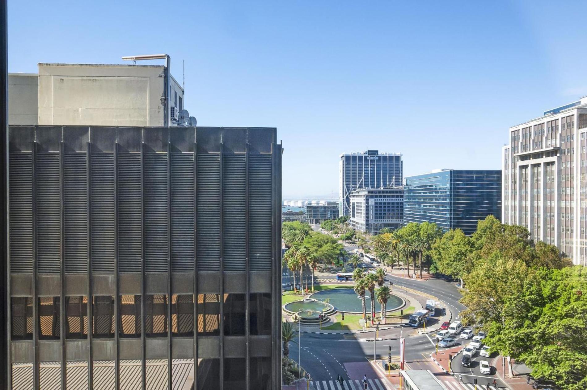 Stylish Escape At Foreshore Place Cape Town