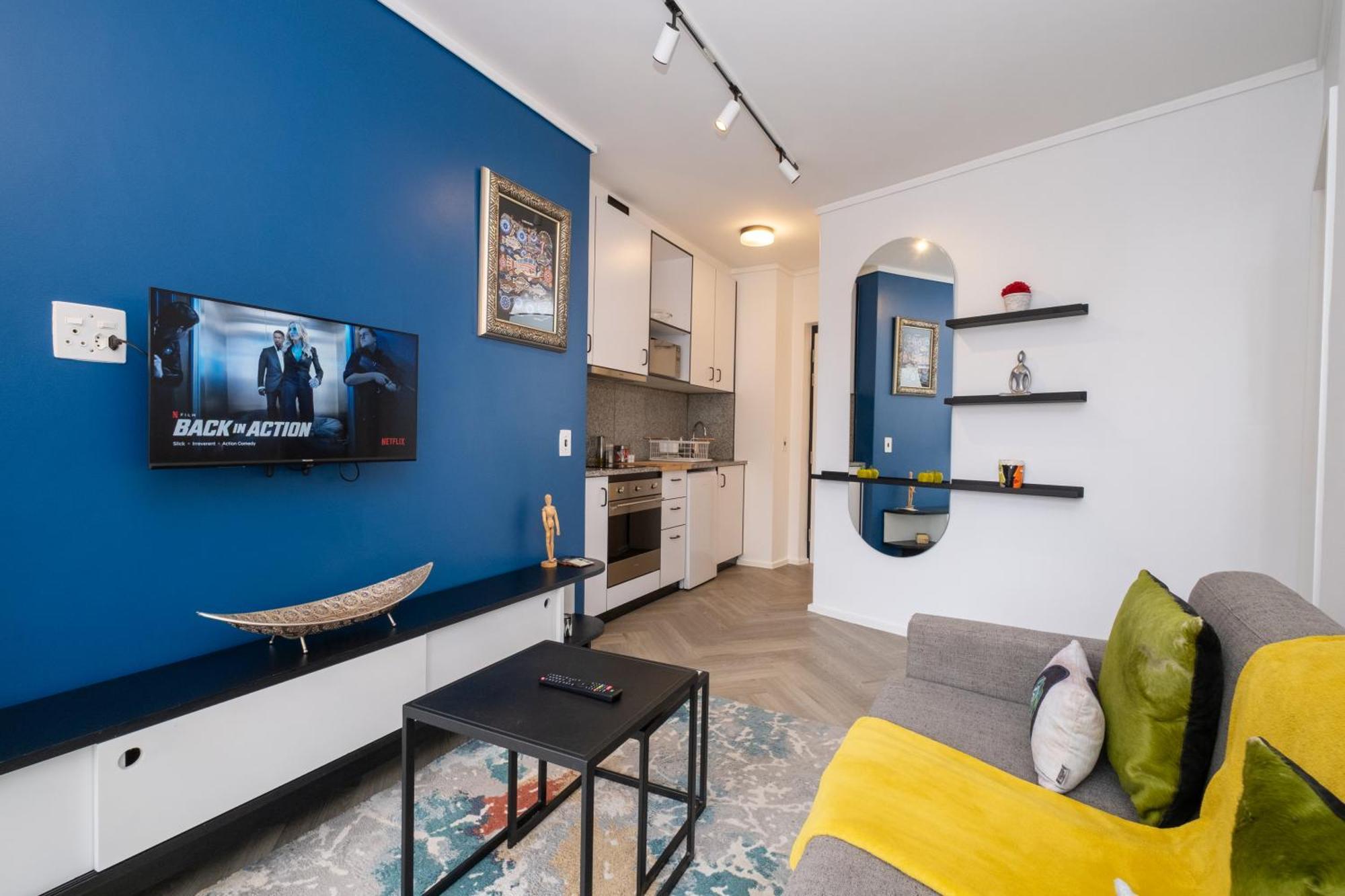 Flamingo 101 - One Bedroom Sea Point With Daily Housekeeping *