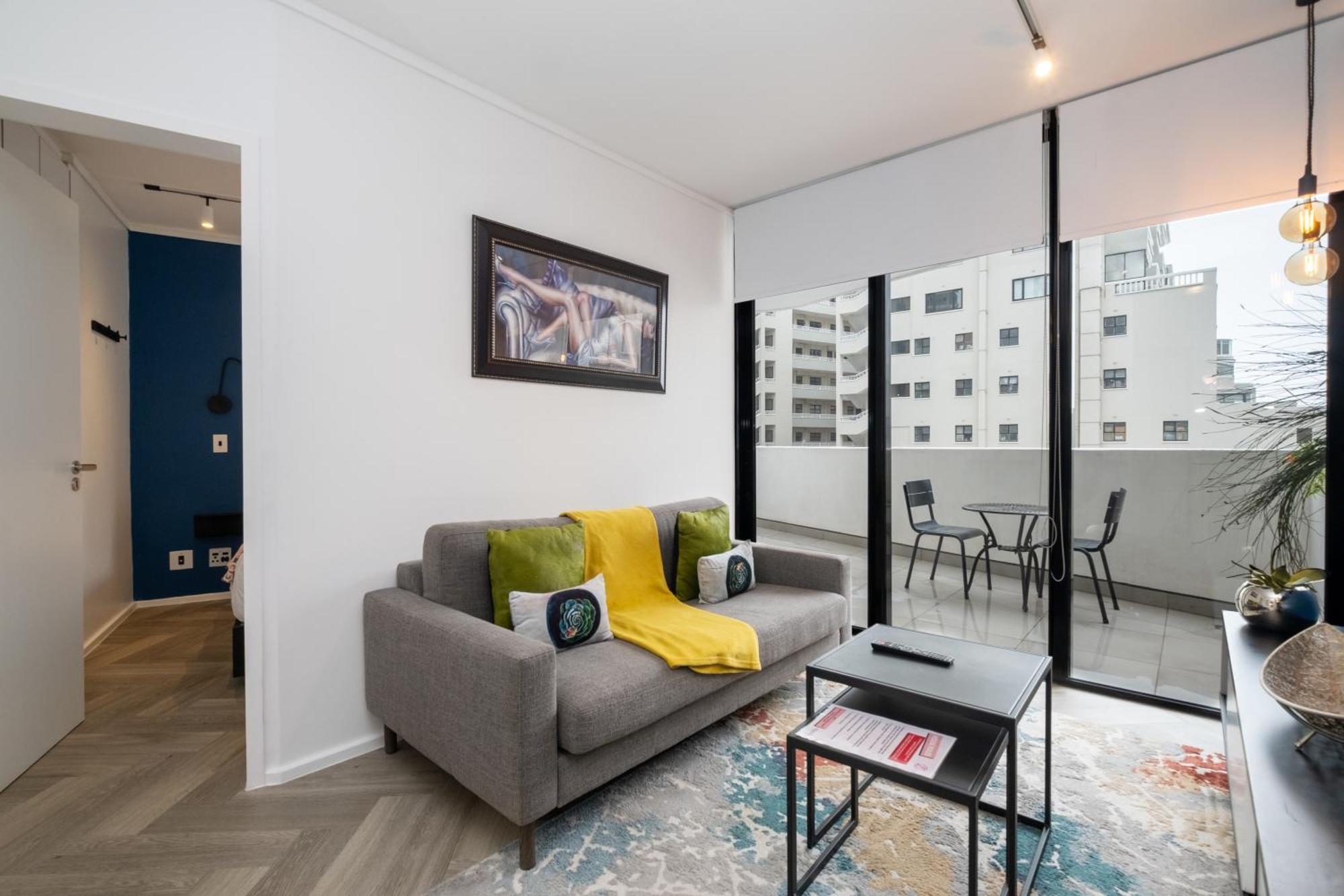 Flamingo 101 - One Bedroom Sea Point With Daily Housekeeping Apartment