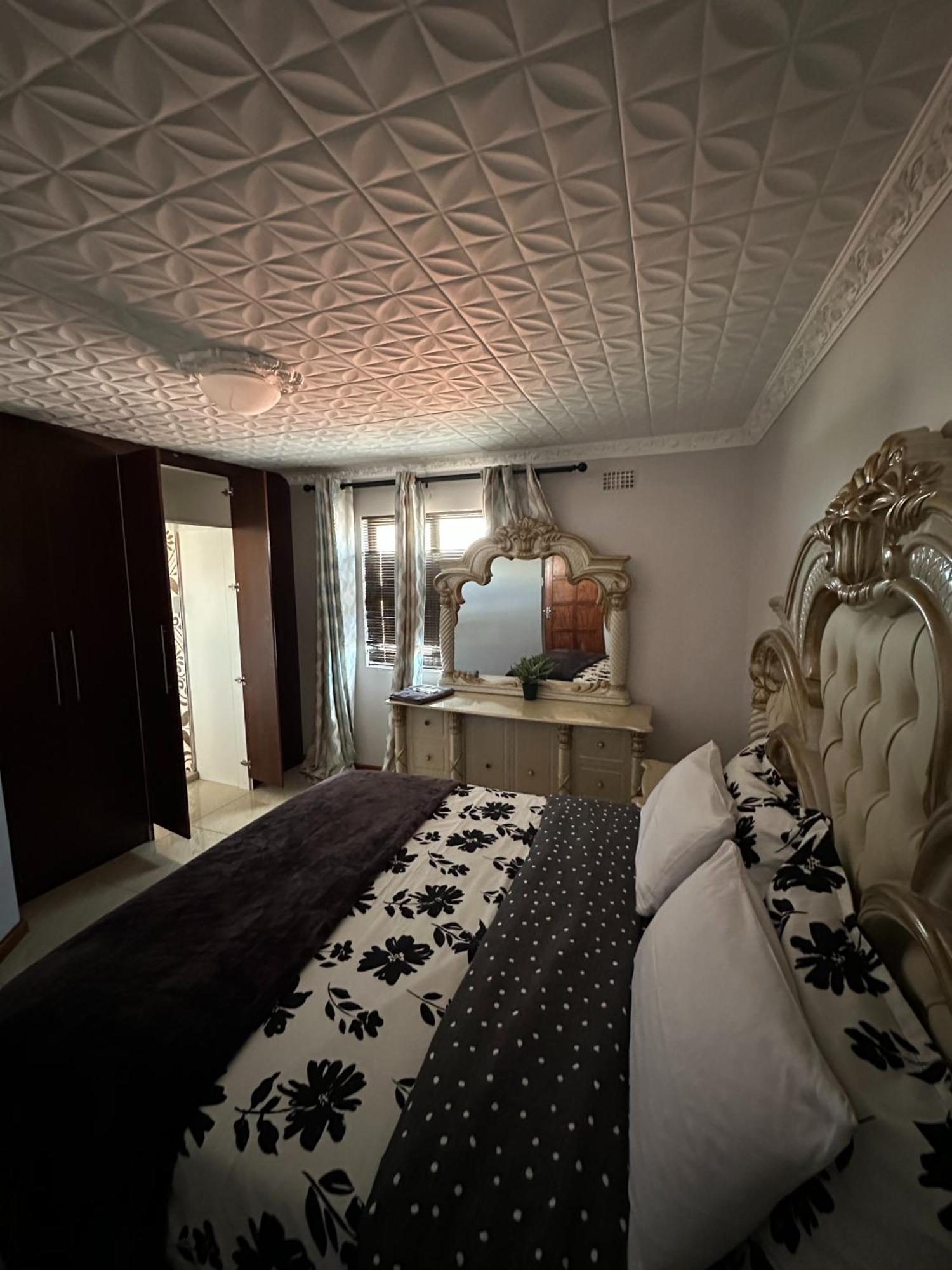 Luxurious 4 Bedroom Family Apartment *