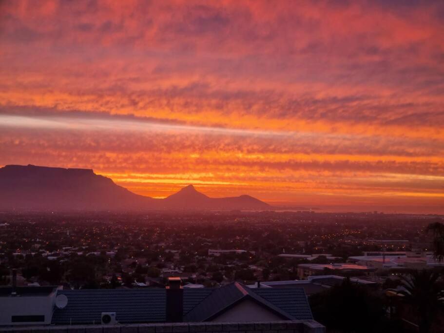 Apartment Grace Space In Plattekloof Cape Town