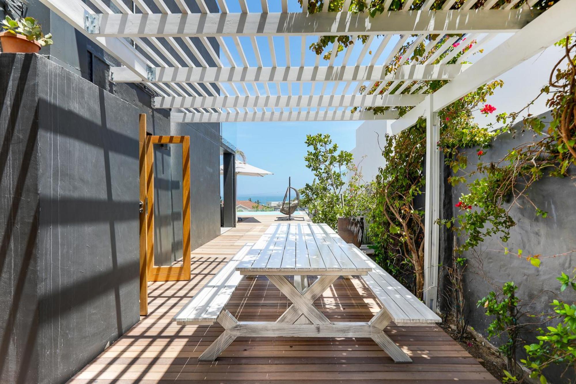 Jo Leo - Camps Bay Lux With Views & Pool Villa