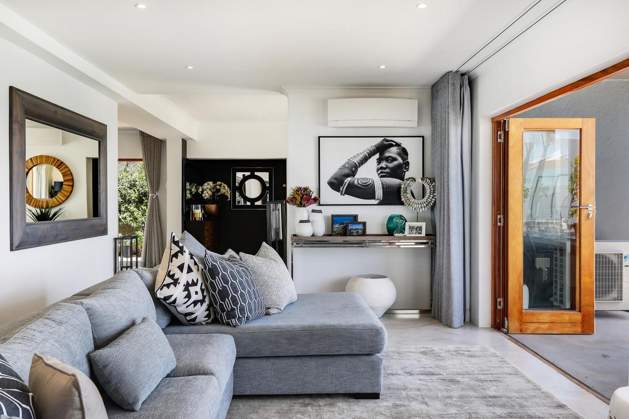 Jo Leo - Camps Bay Lux With Views & Pool Villa
