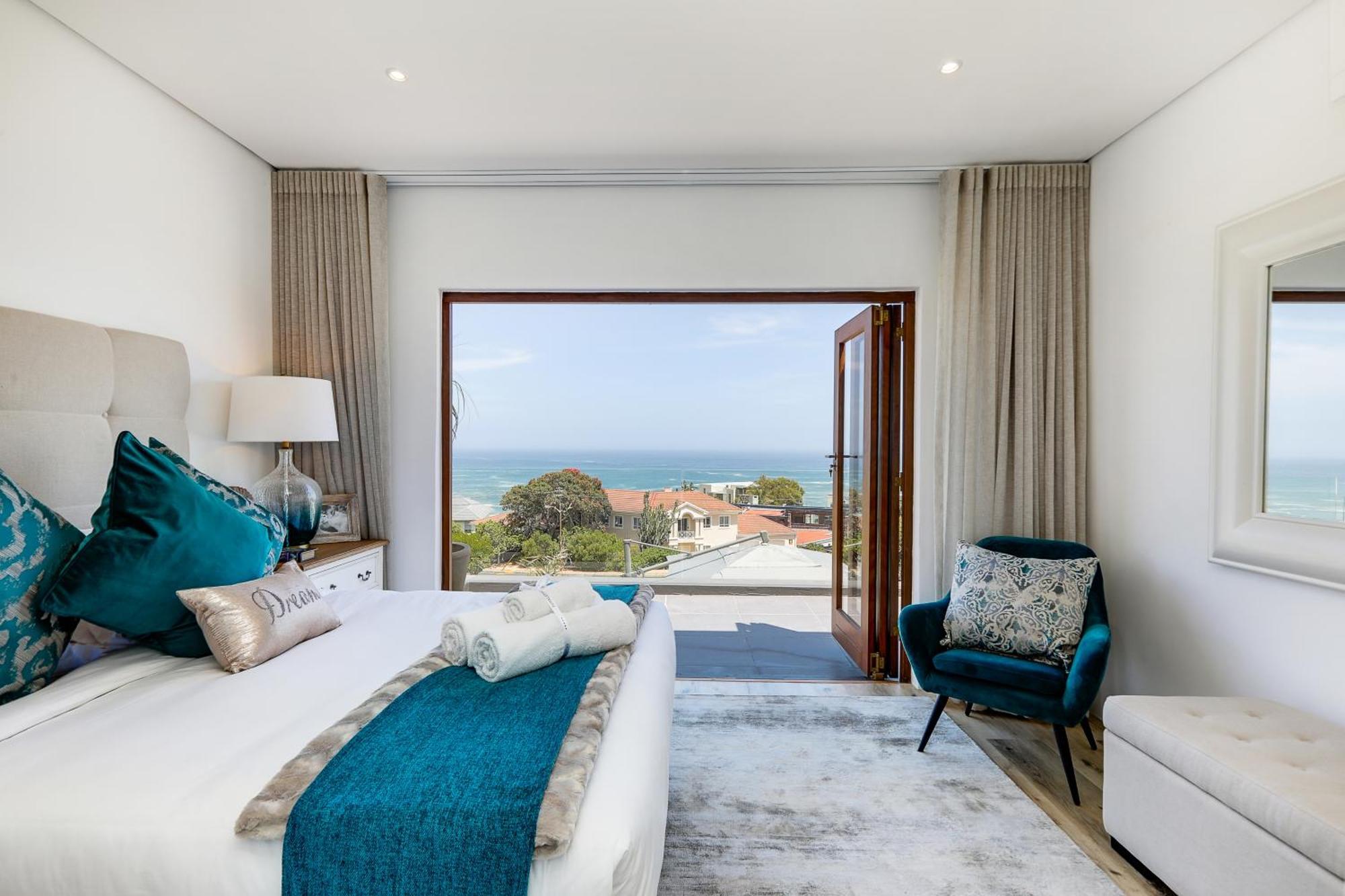 Jo Leo - Camps Bay Lux With Views & Pool Villa