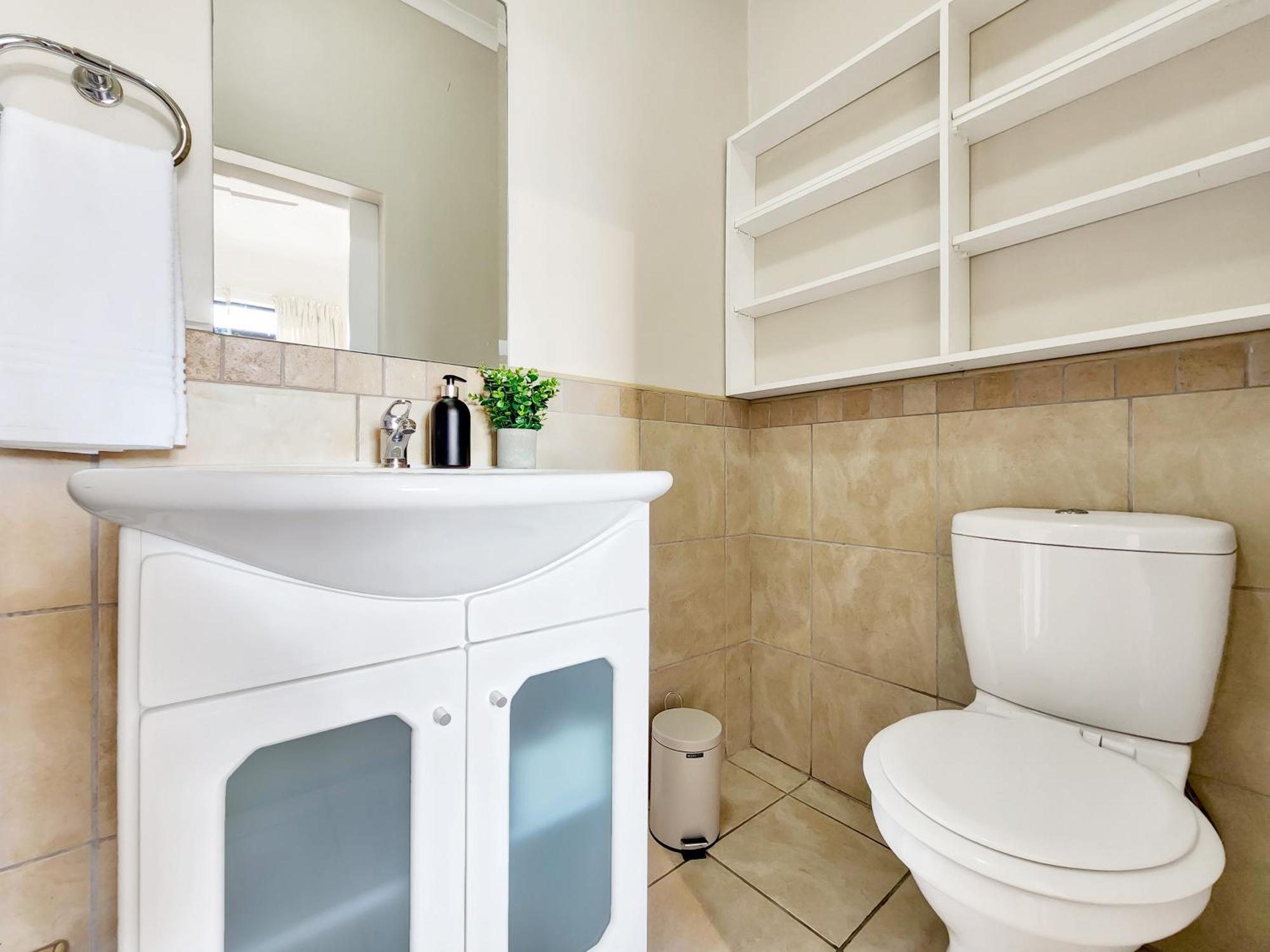 Peaceful Retreat, Pools, Gym, Parks Apartment