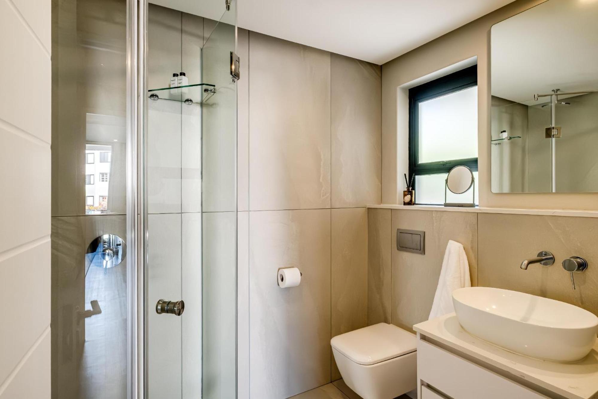 Modern Secure 2bed Bantry Apartment Cape Town