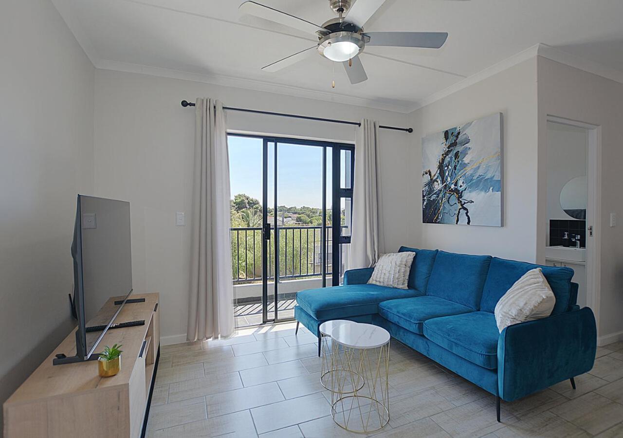 Apartamento Modern Apartment, 5 Mins From Beach, Balcony *